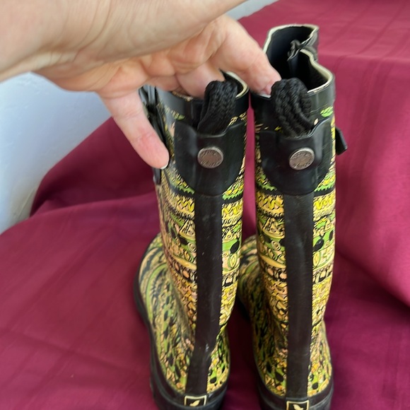 SakRoots. Rain boots. Size 9 - Picture 2 of 9